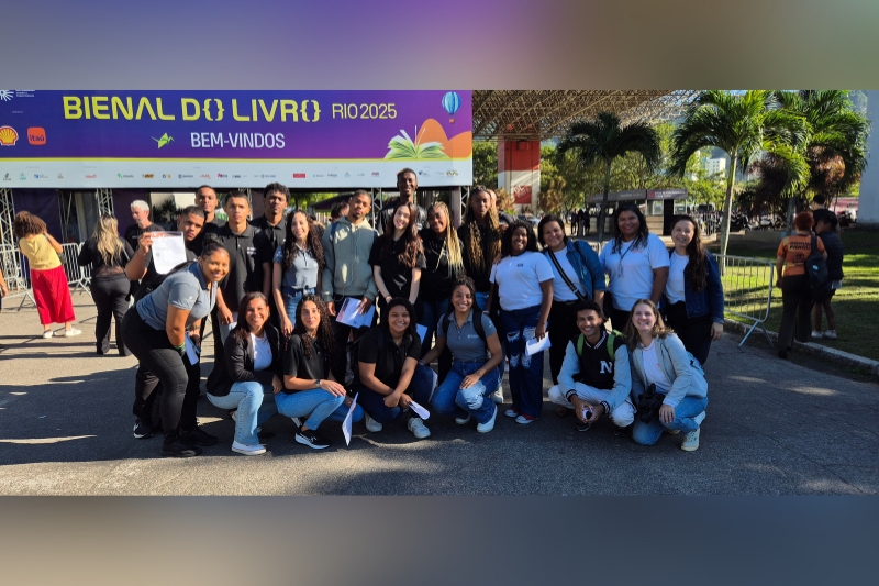 Lar Fabiano de Cristo leva jovens aprendizes à Bienal do Livro Rio