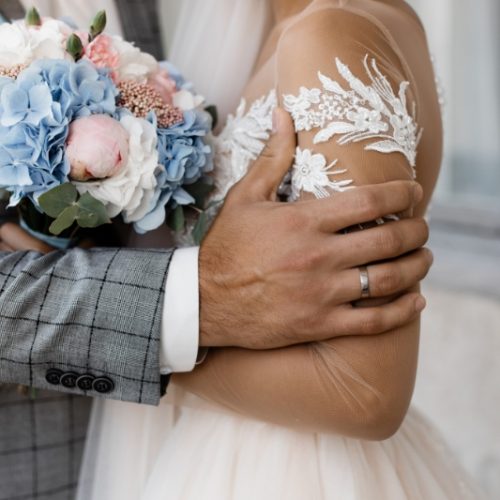 Recém casados ganham mais proteção com seguro de vida personalizado, diz Omint