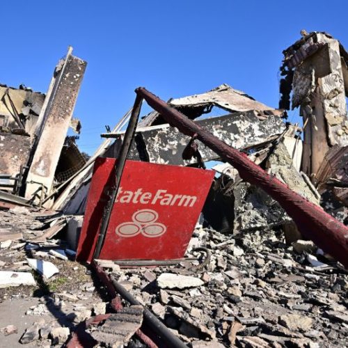 Califórnia investiga seguradora State Farm sobre reivindicações em incêndio em Los Angeles